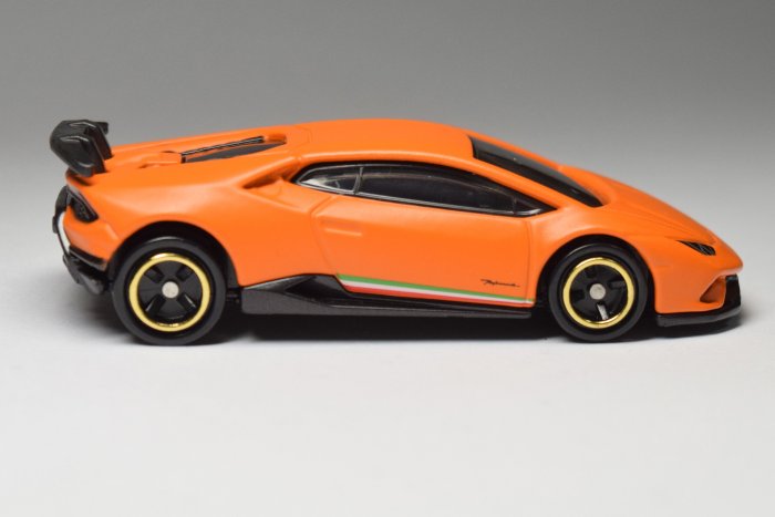 TOMICA 多美 No 34 藍寶堅尼 Huracán Performante (879947)