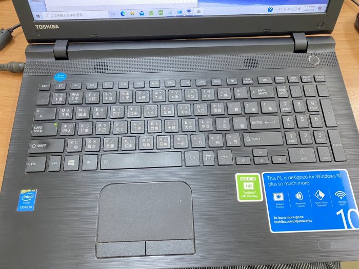 24.東芝型號C55-C 15.6吋高解析實用高機能筆電。CPU:i5-5200U 。記憶體8G-固態硬碟SSD-256