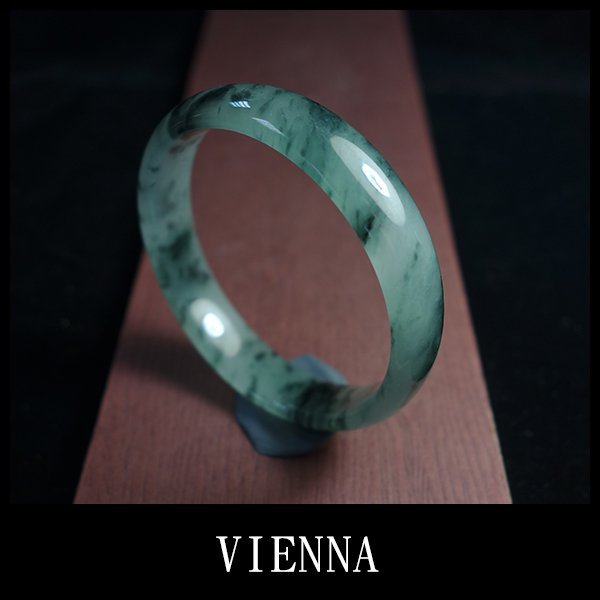 【VIENNA】《手圍18.1/13mm版寬》緬甸玉/冰種泛水深葉飄墨青翡翠/玉鐲/手鐲S@/Y10