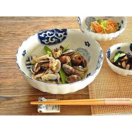 日本原裝直送〔家電王〕日本製 美濃燒 燒波浪紋 陶瓷餐碗，藍丸紋菊形 碗盤 陶瓷碗 大碗公 咖哩碗 拉麵碗 日式餐具