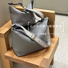 Sample sell 開放預購 全新正品 LOEWE Small Cubi BB906Q63X04 三款顏色 字母緹花背帶 小款尺寸 斜背包 郵差包 水餃包