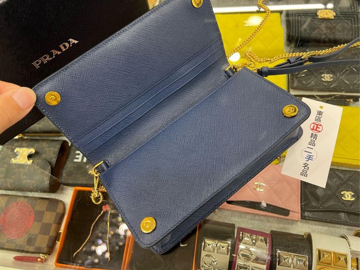 ㊣東區正精品㊣PRADA 1ZH029 WOC 藍色防刮牛皮金字雙扣金鍊斜背小包 RZ4381