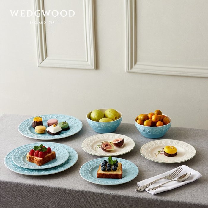 【熱賣精選】【溜溜】WEDGWOOD 歡愉假日27cm餐盤藍色陶瓷釉下彩盤子餐具平盤