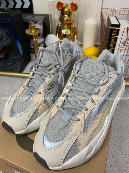 ADIDAS YEEZY BOOST 700 V2 STATIC 白3M 反光US9.5 27.5CM 二手美品