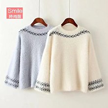 【D8916】SMILE-日系馬海毛柳葉刺繡圓領長袖針織上衣。