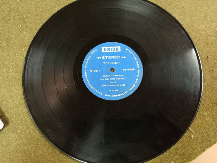 長春舊貨行 合眾唱片 HOLD ON 黑膠唱片 野櫻桃合唱團 合眾唱片 1976年 (Z24)
