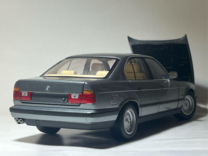 1:18 Minichamps BMW E34 535i