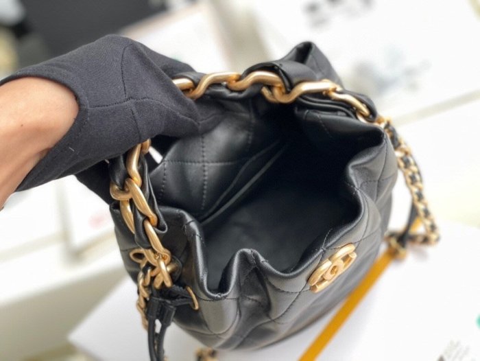 【翰貝格名牌館】全新真品 CHANEL 黑色菱格 金鏈 小型 束口水桶包 AS2390