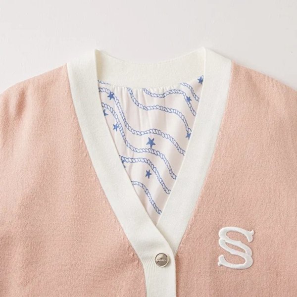 法國 新款 SD 巴黎風範 甜蜜淺粉 S緹花 微寬鬆撞色V領羊毛絨針織開衫小外套 (R1152)