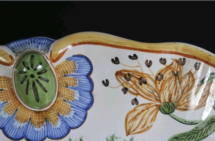 【波賽頓-歐洲古董拍賣】歐洲/西洋 法國古董 手工彩繪瓷盤 豎琴演奏少年一個(尺寸：長39x寬32x深7cm)(落款:FdI)(年份：1900年)