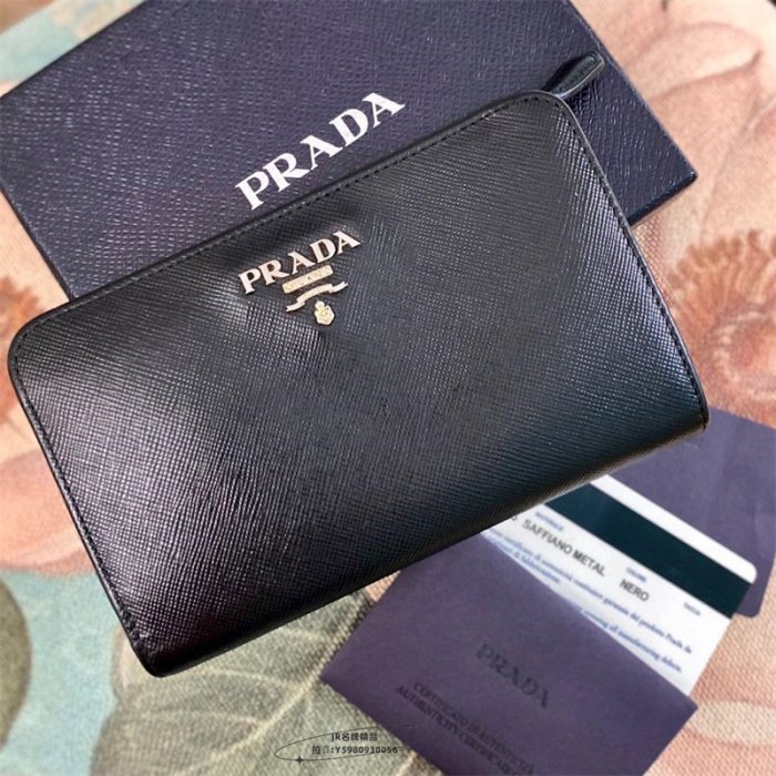 JR精品PRADA 1ML225 黑色 金字 三角牌 牛皮 釦式 拉鍊中夾 99新現貨