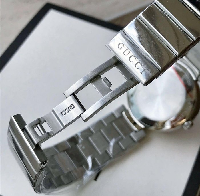 GUCCI Interlocking G 銀白色錶盤 銀色不鏽鋼錶帶 石英 女士手錶 YA133503