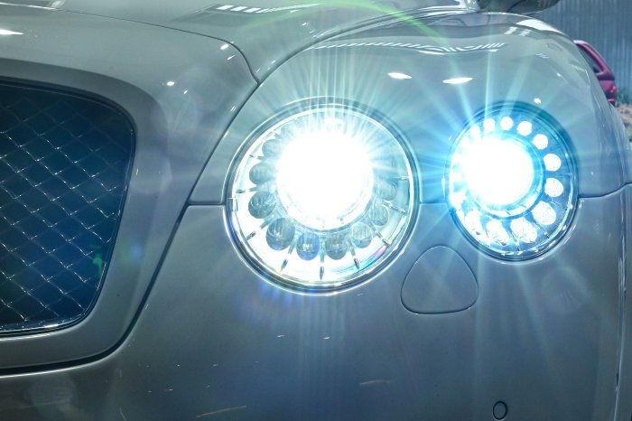 《※台灣之光※》 全新Bentley 賓利 Flying Spur 類新車後期樣式晶鑽LED HID投射魚眼頭燈組大燈組