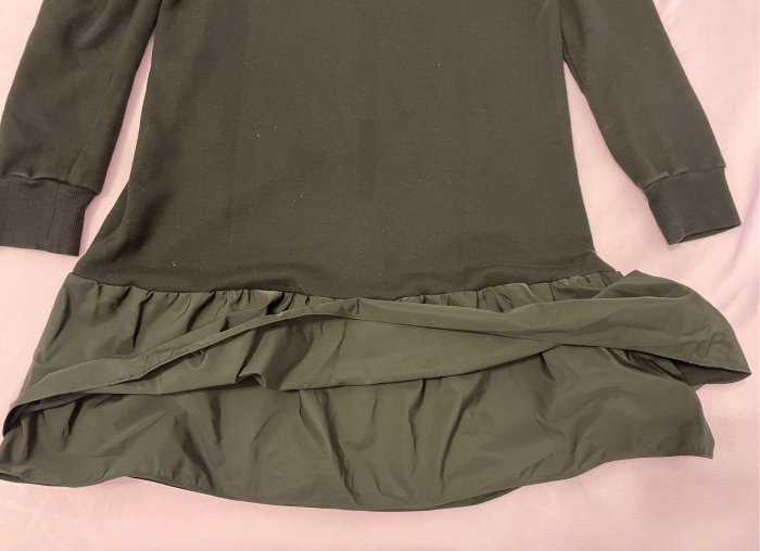 Moncler 棉拼風衣材質 logo 黑色連帽長袖洋裝