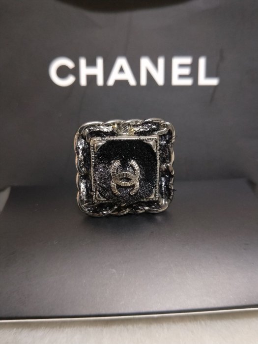 正品Chanel 黑毛呢瘋造型戒指