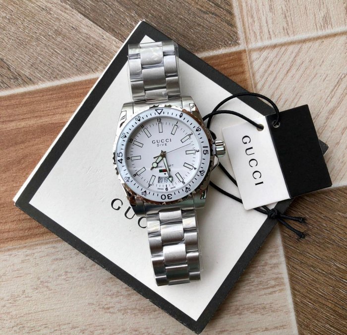 GUCCI Dive 陶瓷圈 白色面錶盤 銀色不鏽鋼錶帶 石英 男士手錶 YA136302