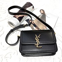 二手旗艦 YSL 黑色 小牛皮 金LOGO 掀蓋 斜背包 肩背包 (公益店)06503