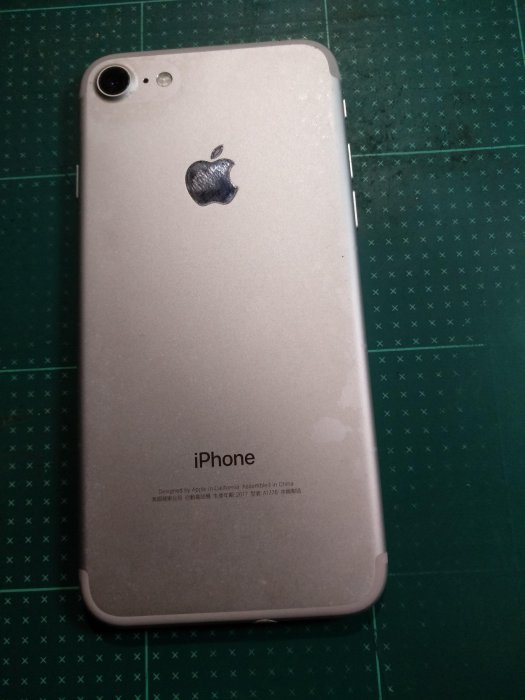 Apple iPhone 7 128G 銀 4.7吋 指紋辨識 A10晶片 1200萬畫素 二手手機