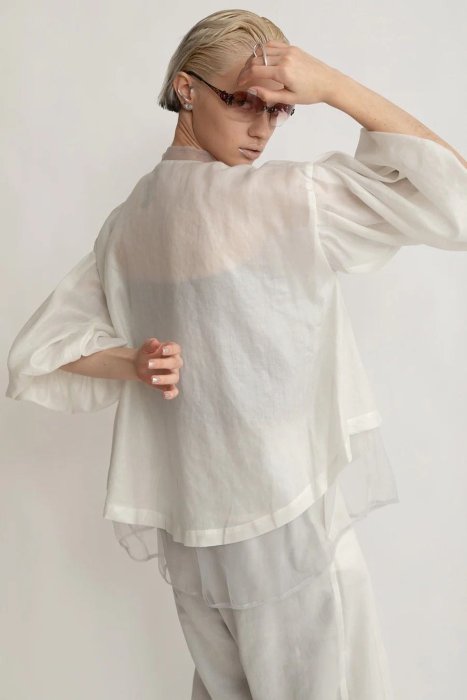 SHINY SPO 獨家代理日本設計師品牌AULA AILA 異材質拼接透膚網紗造型澎袖雙拉鍊設計休閒外套