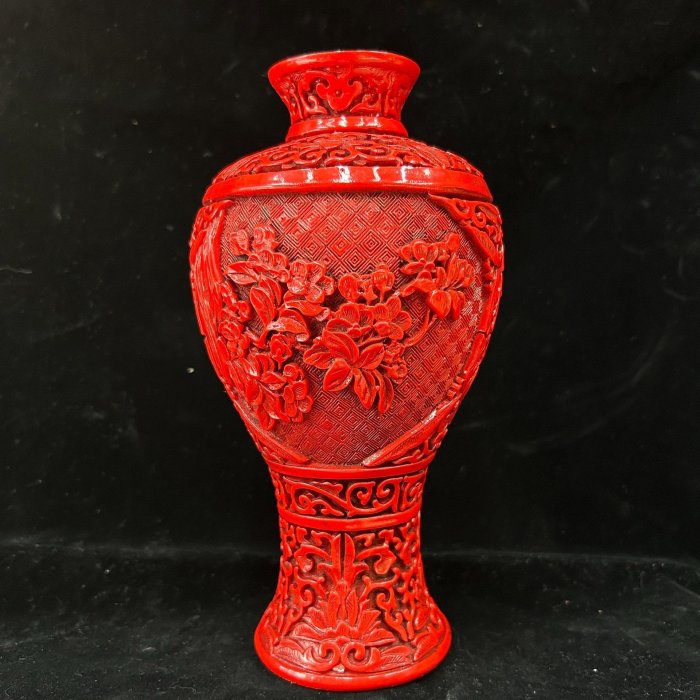 漆器剔紅花瓶   北京雕漆銅胎手刻花瓶高23厘米