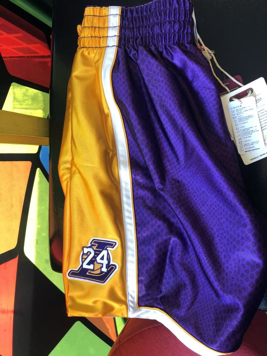 Mitchell & Ness "Kobe Bryant" 籃球名人堂 8/24 雙面紀念 球褲 (雙面穿)