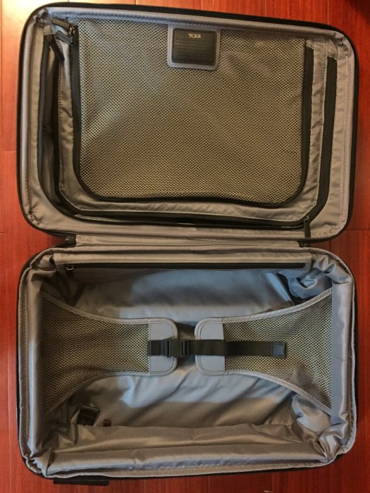 [正版專櫃貨] TUMI Tegra Lite 20吋行李箱 登機箱 可擴充 亮黑（原價34100）