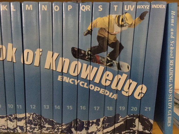 「環大回收」♻二手 原文書 限宅配【The New Book of Knowledge Encyclopedia】中古