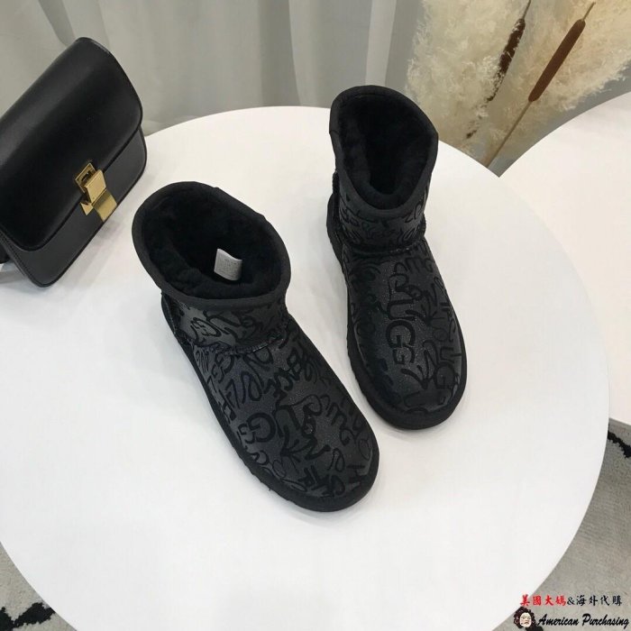 潮品爆款澳洲 UGG 7034 情侶款塗鴉印花 簡約造型風 黑色男款雪地靴 OUTLET-雙喜生活館