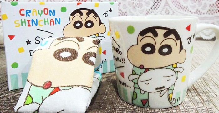 牛牛ㄉ媽×日本進口全新正版商品蠟筆小新馬克杯 CRAYON SHINCHAN 野原新之助杯子 附小方巾 與好朋友小白狗睡衣款