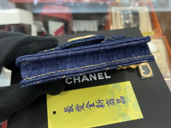 ☆最愛二手精品☆ CHANEL 全新香奈兒藍色牛仔丹寧金釦金鍊釦式翻蓋吊飾卡片夾零錢包吊飾包 AP3355 XG4444