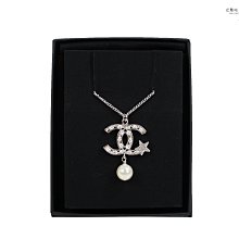 【巴黎站二手名牌專賣店】＊全新現貨＊CHANEL 香奈兒 真品＊AB3547 雙C LOGO簍空造型水鑽嵌珍珠墜飾項鍊