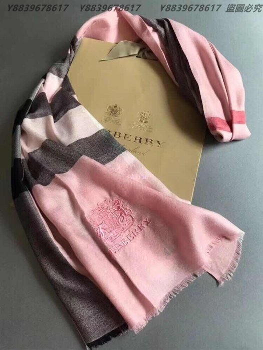 美國代購Burberry 巴寶莉 時尚潮流 英倫經典 格紋粉色 羊毛絨輕薄款圍巾 披肩210-95