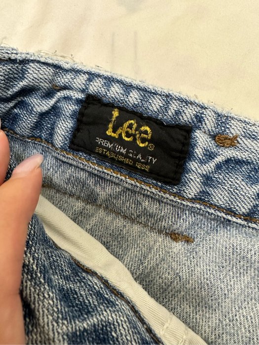 男生二手轉售 原價$4580｜Lee Jeans 牛仔淺藍色 破褲 長褲 30腰