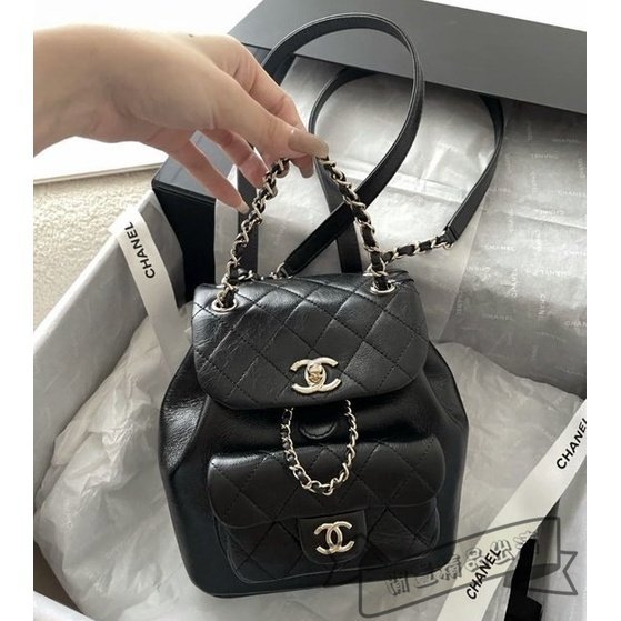 閒置✈二手精品 CHANEL 香奈兒 2022新款 後背包 淡金扣 小羊皮 黑色 鏈條包 雙肩包 小書包 AS2908