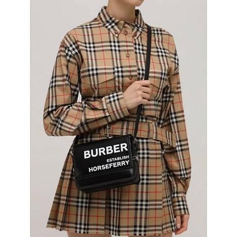 Burberry horse ferry 白字logo黑色皮革斜背包