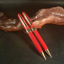 古玩軒~書寫用具.鋼珠筆.紅色+金色金屬鋼珠筆.質感轉式鋼珠筆.對筆.(非鋼筆.沾水筆.原子筆)BZ130