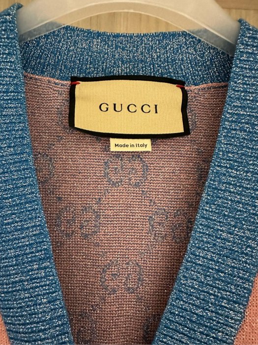 Gucci 真品 98新 收藏 女款 修身針織衫、長版 薄針織外套 銀蔥設計 粉色/藍 配色 size：尺寸M 到小L穿都可，甜售 ❤️ 38800