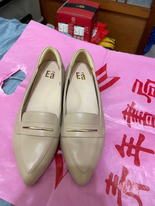 「 二手鞋 」 Ea 女版皮革尖頭跟鞋 35號（杏色）鐵2-2
