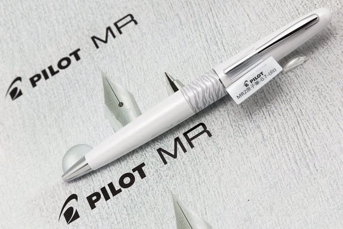 【Penworld】日本製 PILOT百樂 MR2系列動物花紋原子筆 0.7