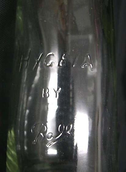 古老玻璃奶瓶