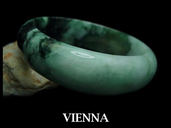 《A貨翡翠》【VIENNA】《手圍17.5/17mm版寬》緬甸玉冰種濃艷迷彩厚黑/玉鐲/手鐲P-051