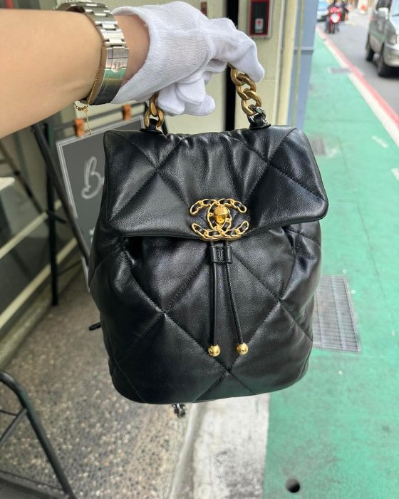 典精品名店 Chanel 真品 AS4223 黑色 束口 菱格 雙C 小羊皮 金銀釕 三色鍊 手提包 後背包 現貨