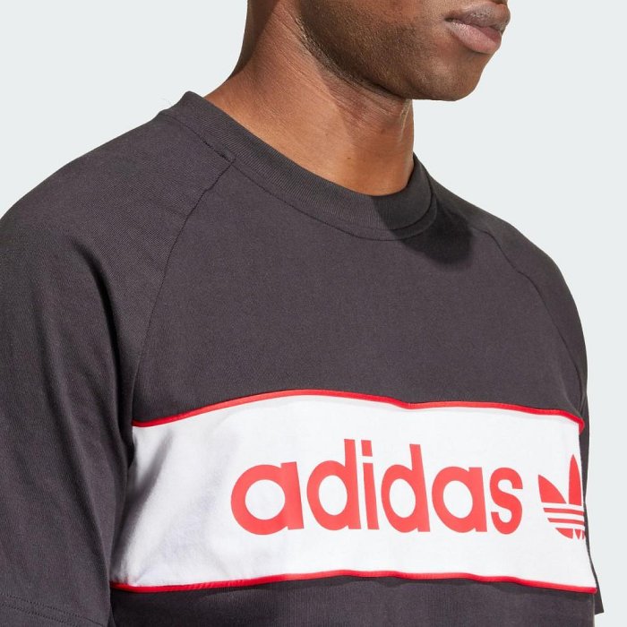 Adidas Ny Tee 愛迪達三葉草大Logo短袖T恤 黑色短袖上衣 男 IS1404