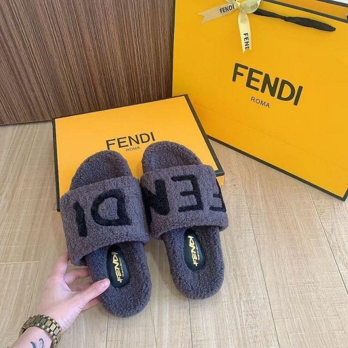 【MOMO生活館】FENDI 芬迪 新款F家毛毛拖鞋女秋冬居家羊羔毛一字拖鞋百搭外穿懶人鞋