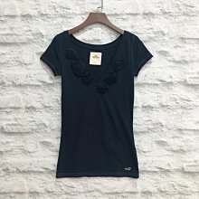 Maple麋鹿小舖 Hollister Co ＊ HCO 深藍色深V領玫瑰花短T ＊ ( 現貨S號 )