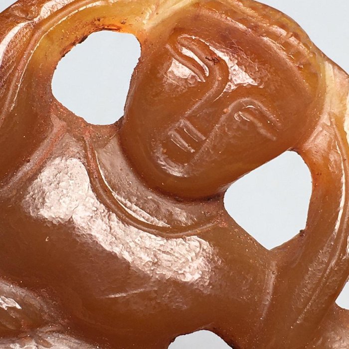 天珠天然纏絲包漿手工雕刻仙女老瑪瑙，尺寸87.4×60.0×12.2左右，材質：瑪瑙玉髓，1800，一物一圖，  TZ28332