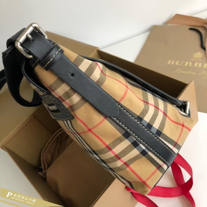 雅格精品代購 Burberry 巴寶莉 英倫風格時尚 典雅格紋信使包 斜背包 美國outlet代購