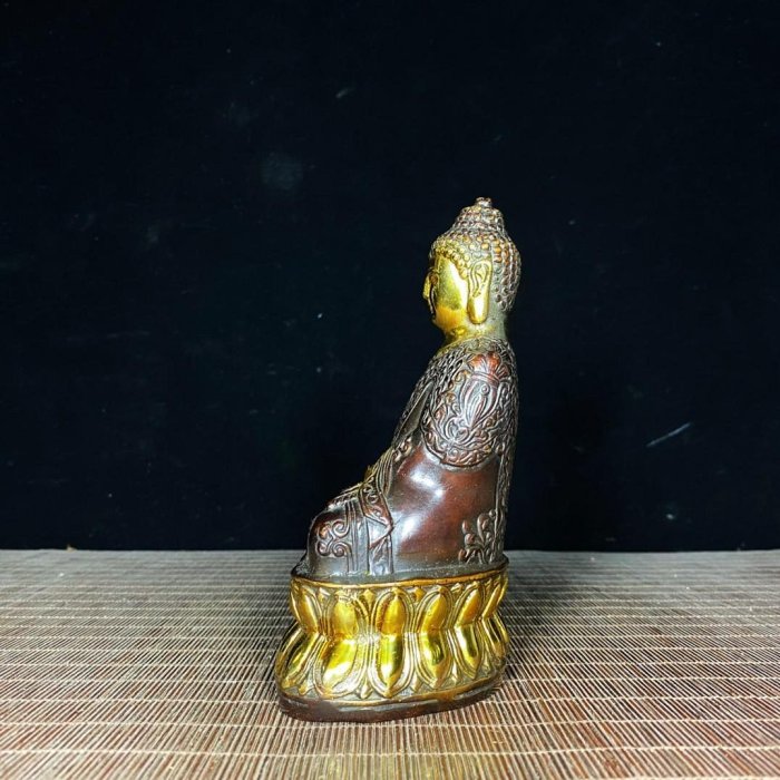 純銅鎏金釋迦摩尼如來佛祖，高15.8厘米，寬9.5厘米，重885克， 純銅 銅器 老銅【華夏尋寶閣】