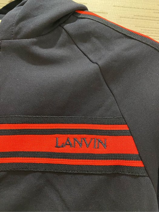 【EZ兔購】~正品 法國 Lanvin 浪凡 刺繡 LOGO 連帽 外套~義大利製 青年款= 男 成人 XS 號