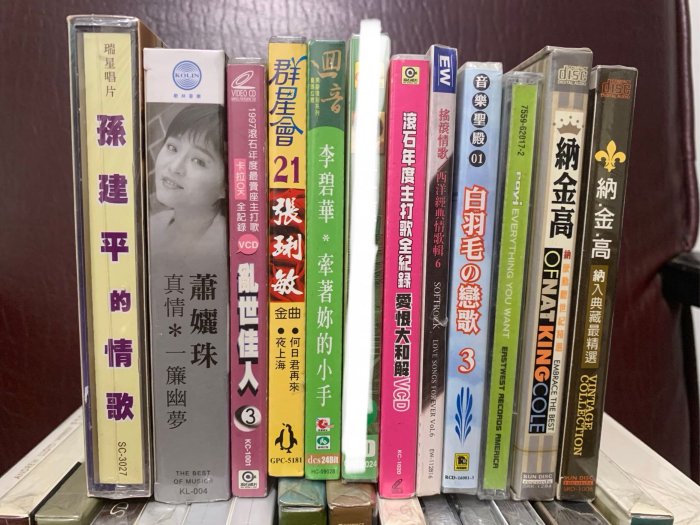 全新未拆封 中英日閩南語CD 價格和一次買多優惠請看物品説明 下標前先截圖+標註在私訊確認還有 價格不含超商店到店運費